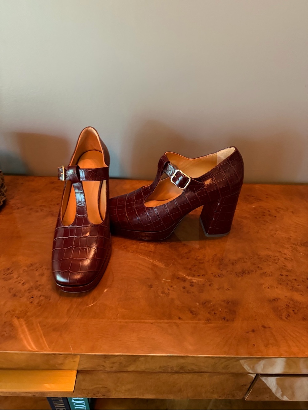 Sezane Brown Leather Croc Embossed T Bar Block Heels- Size 10US - Picture 2 of 7